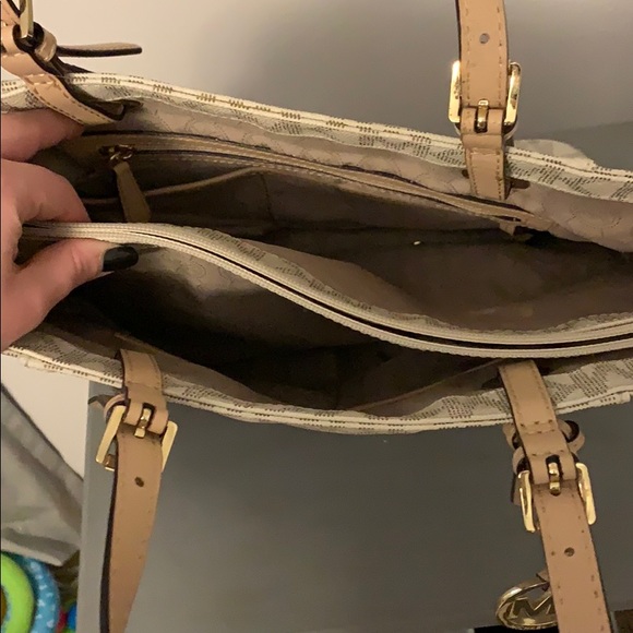 Authentic Michael Kors Purse - Picture 3 of 7